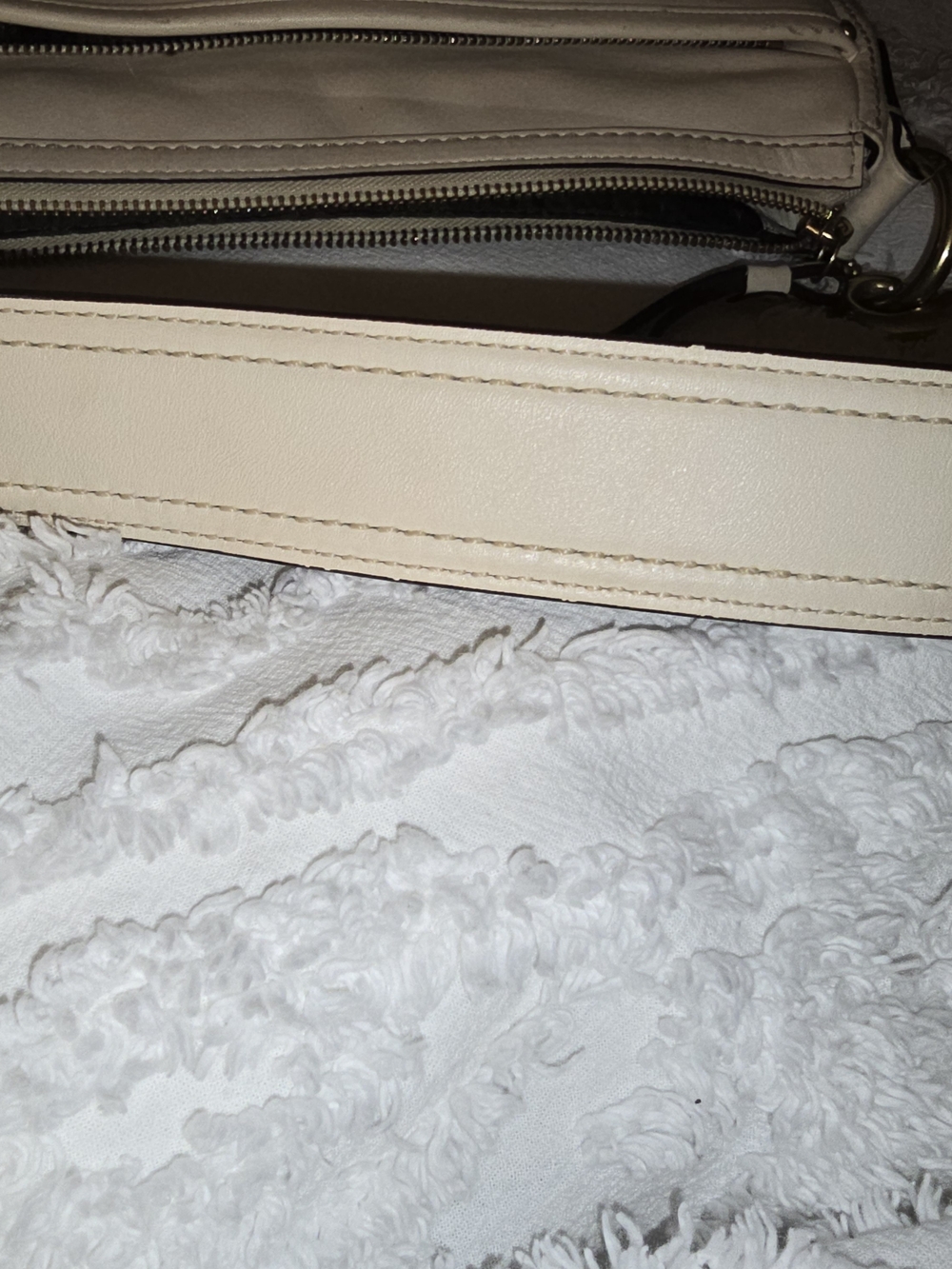 Coach Cream Leather Shoulder Bag with Dual Front Pockets - Picture 7 of 10